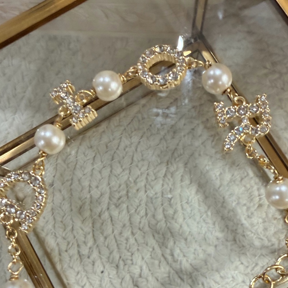 DIOR Letter Pearl Bracelet Gold Tone (Novelty/GWP) SEALED in Box - NEW - Picture 7 of 14
